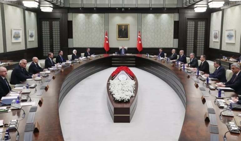 KABİNE BUGÜN TOPLANIYOR: EN DÜŞÜK EMEKLİ MAAŞI MASADA