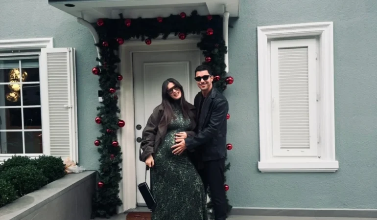 PINAR DENİZ VE KAAN YILDIRIM’DAN DOĞUM ÖNCESİ YENİ FOTOĞRAF: BEBEK HEYECANI DORUKTA