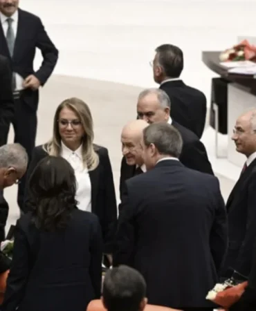 6776477e419af835__w1200xh654