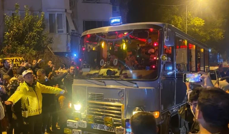 TÜRK MÜZİĞİNİN EFSANESİ FERDİ TAYFUR’A DUYGUSAL VE UNUTULMAZ VEDA