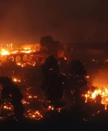 los-angeles-ta-yangin-nedeniyle-yaklasik-33-bin-kisi-tahliye-ediliyor-1736402305-129_large