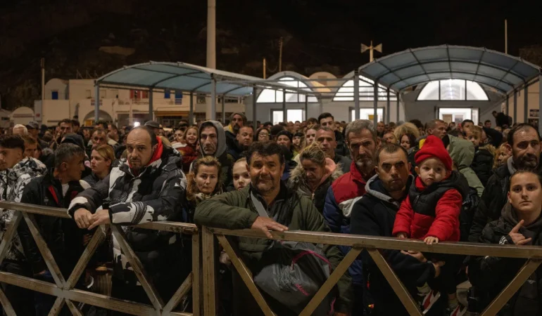 SANTORİNİ’DE KORKU DOLU BEKLEYİŞ