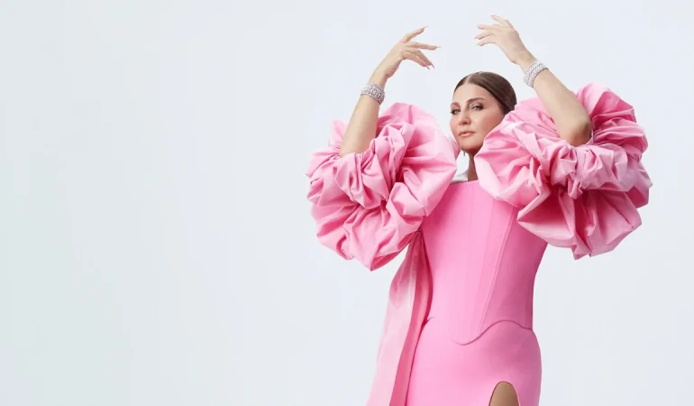 SİBEL CAN’IN ALBÜM KIYAFETLERİ GÜNDEM OLDU