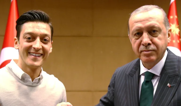 MESUT ÖZİL’İN AK PARTİ’YE KATILMASI DÜNYA BASININDA GÜNDEM OLDU