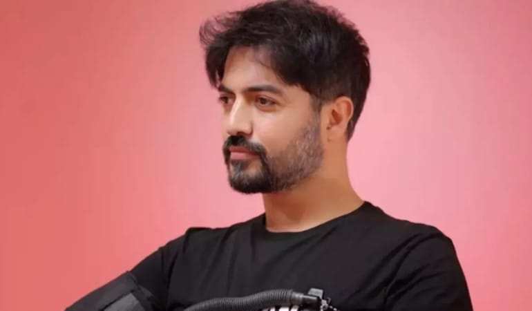 YUSUF GÜNEY SEVGİLİSİNİ PAYLAŞTI! “ANDROMEDALI SEVGİLİM”