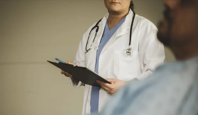 420 BİN SAĞLIK ÇALIŞANINA YENİ İSTİHDAM ALANI: SAĞLIK MESLEKLERİNE SERBEST ÇALIŞMA HAKKI GELDİ