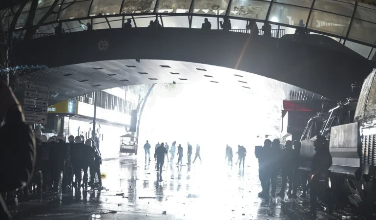 BAKAN YERLİKAYA: SARAÇHANE GÖSTERİLERİNDE 123 POLİS YARALANDI, 1.133 GÖZALTI VAR