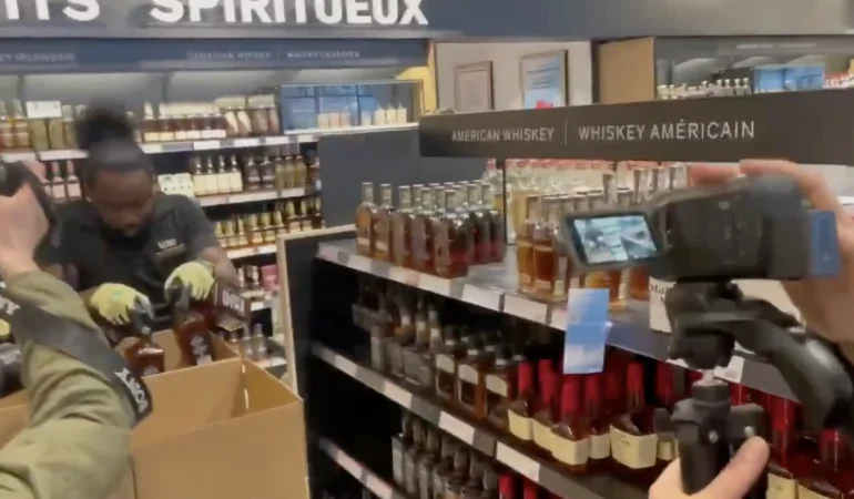 KANADA ABD ÜRÜNLERİNİ TOPLATMAYA BAŞLADI!