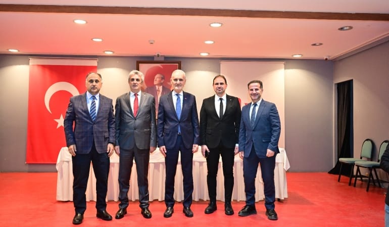 GELENEKSEL PERPA İFTARI İTO BAŞKANI ŞEKİB AVDAGİÇ VE PERPA ESNAFININ YOĞUN KATILIMIYLA GERÇEKLEŞTİ