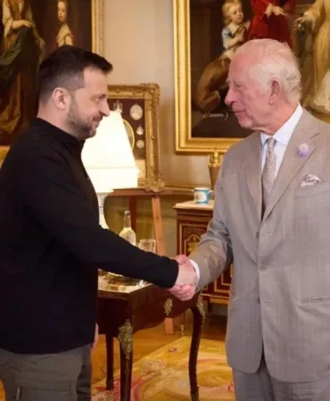 ingiltere-krali-3-charles-ukrayna-devlet-baskani-zelenskiy-ile-gorustu