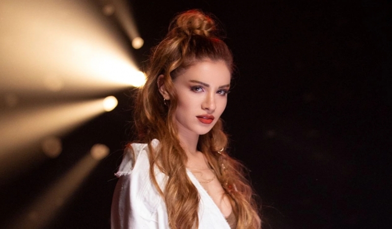 FERİDE HİLAL AKIN DOLANDIRICI MAĞDURU!