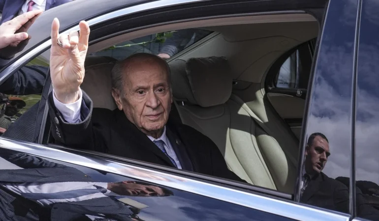 BAHÇELİ, TÜRKEŞ’İN MEZARINDA