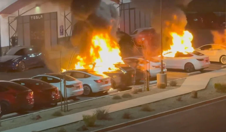 ABD’DE TESLA’YA YÖNELİK BOYKOTLAR “İÇ TERÖR” SAYILACAK: ADALET BAKANI’NDAN TUTUKLAMA UYARISI