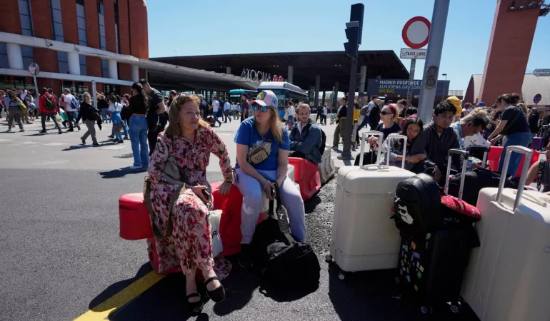 İSPANYA VE PORTEKİZ’DE ELEKTRİKLER BÜYÜK ÖLÇÜDE GERİ GELDİ