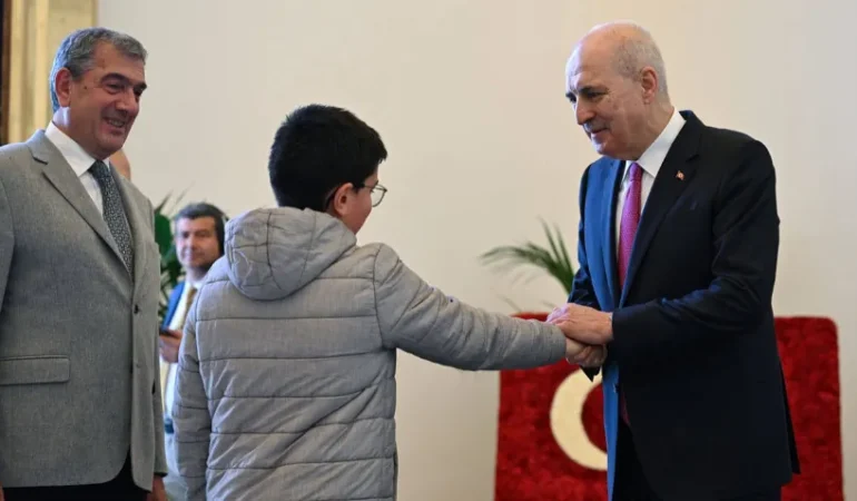 NUMAN KURTULMUŞ’A SÜRPRİZ DİYALOG: “İSMİN NE SENİN?” SORUSUNA ‘İMAMOĞLU’ YANITI!