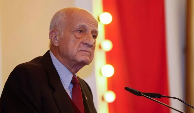 İNAN KIRAÇ’A DEMANS TEŞHİSİ KONULDU