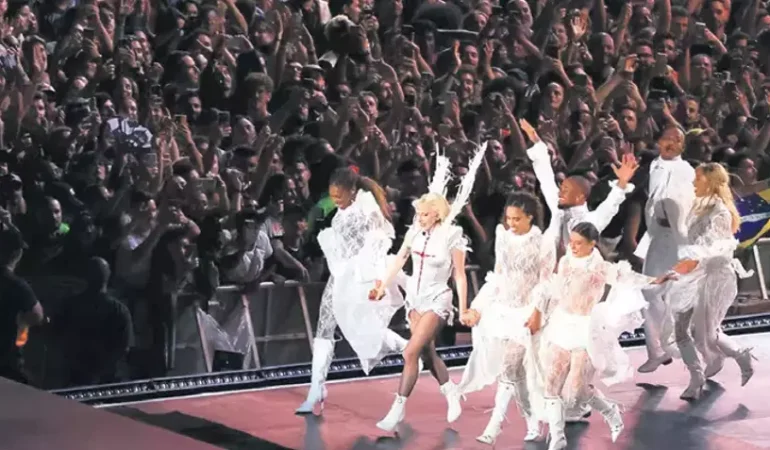 LADY GAGA’NIN KONSERİNE BOMBALI SALDIRI GİRİŞİMİ SON ANDA ÖNLENDİ