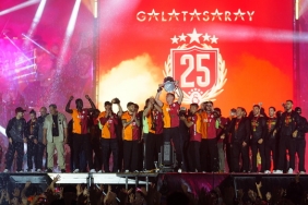 Galatasaray şampiyonluğunu kutluyor