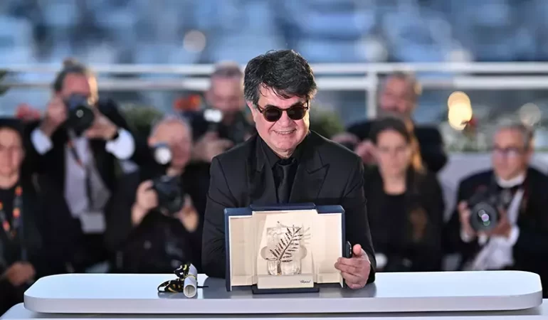 ALTIN PALMİYE İRANLI YÖNETMEN PANAHİ’YE GİTTİ