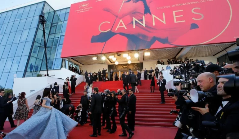 CANNES’DA KIRMIZI HALIYA KURALLAR GELDİ