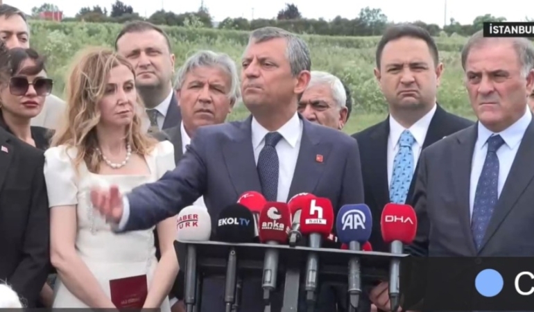 ÖZGÜR ÖZEL SİLİVRİ’DE BUĞRA GÖKÇE’NİN NİKAHINA KATILDI