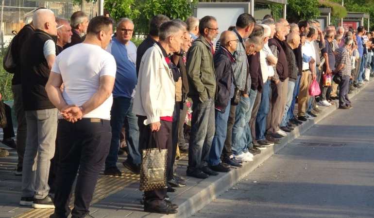 İZMİR’DE 23 BİN İŞÇİ GREVE ÇIKTI