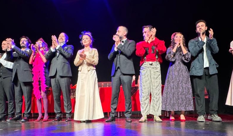 TÜMAY ÖZOKUR TİYATRO AKADEMİSİ ÖĞRENCİLERİ SAHNEYLE BULUŞTU