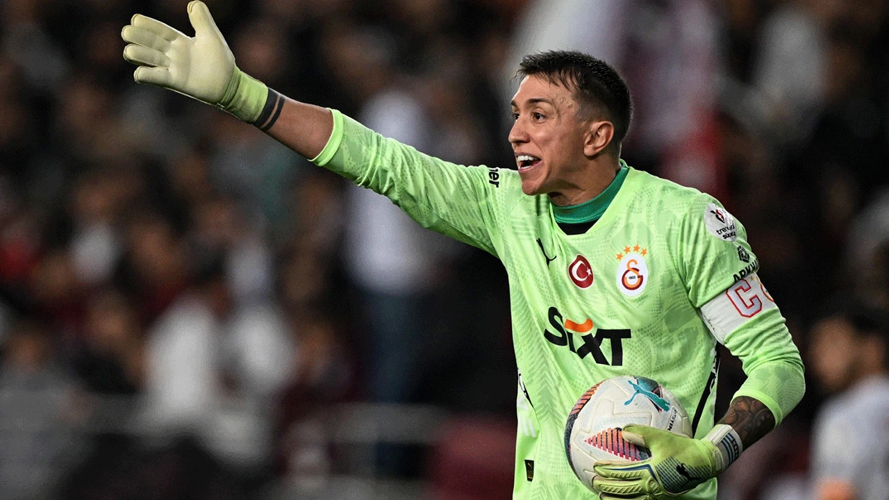 fernando-muslera-galatasaray-tarihine-gecti-bulent-korkmazin-rekoruna-ortak-oldu-mx5v