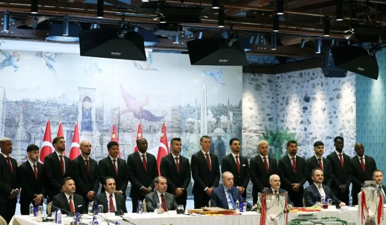 ERDOĞAN’A GALATASARAY’DAN FORMA JESTİ