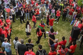 iran-ekibi-traktorde-taraftar-sampiyonlugu-istanbulda-kutladi-eax2