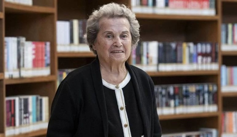 “Mona Roza” Şiirine İlham Olan Muazzez Akkaya Giray’a Veda