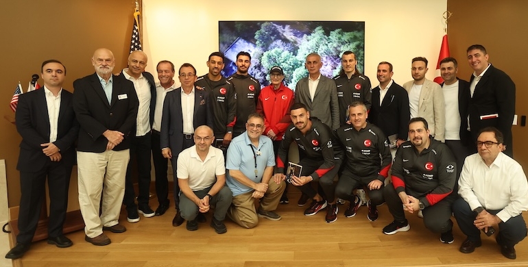 TFF Heyeti ve Milli Futbolcular Nobel Ödüllü Aziz Sancar’ı Ziyaret Etti