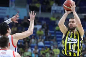 5087-fenerbahce-beko-bahcesehir-kolejini-devirdi-finale-bir-adim-daha-yaklasti