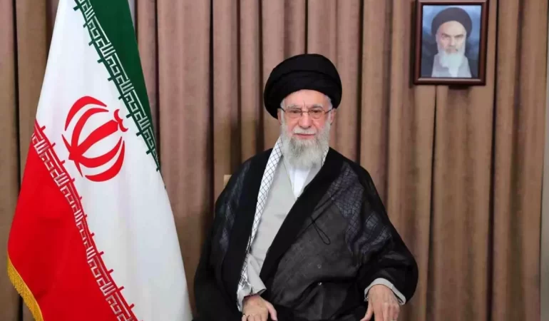 İSRAİL BASININDAN ÇARPICI İDDİA: HAMANEY’İN BULUNDUĞU BÖLGE VURULDU