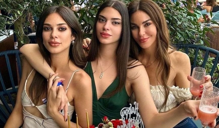 Cannes Tatilinde Defne Samyeli ve Kızları Büyüledi!