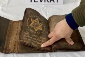 kirsehir-de-700-yillik-oldugu-degerlendirilen-tevrat-bulundu-1749032076-840_large