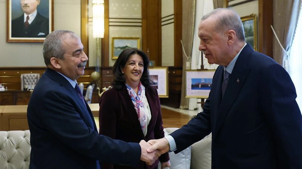 13-yil-sonra-bir-ilk-cumhurbaskani-erdogan-dem-parti-heyetiyle-gorustu