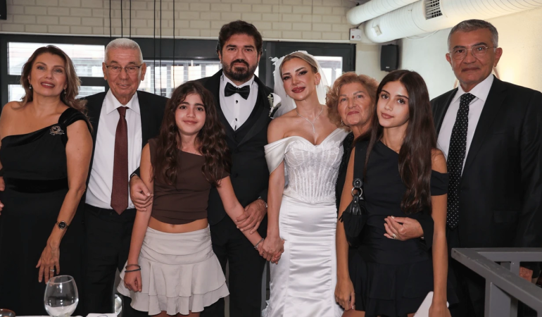 RASİM OZAN KÜTAHYALI SESSİZ SEDASIZ EVLENDİ: PİNAR AYAZ İLE YENİ BİR BAŞLANGIÇ