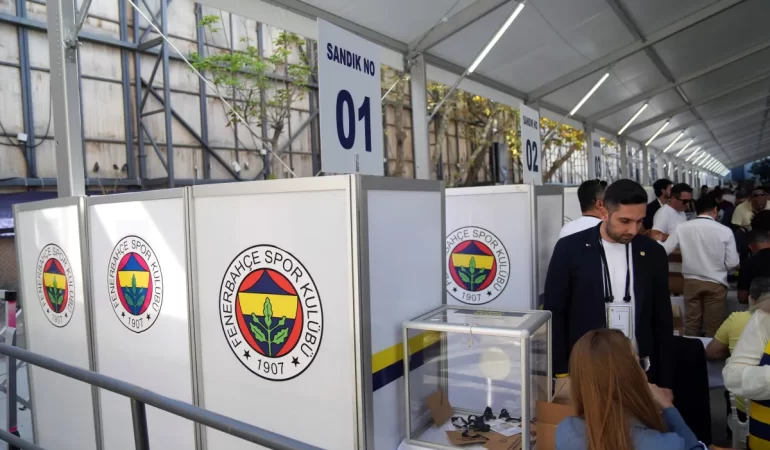 FENERBAHÇE’DE SEÇİM HEYECANI SONA ERDİ: OY VERME İŞLEMİ TAMAMLANDI
