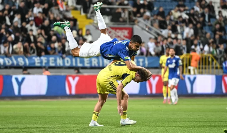 KASIMPAŞA – FENERBAHÇE MAÇININ İLK 11’LERİ AÇIKLANDI