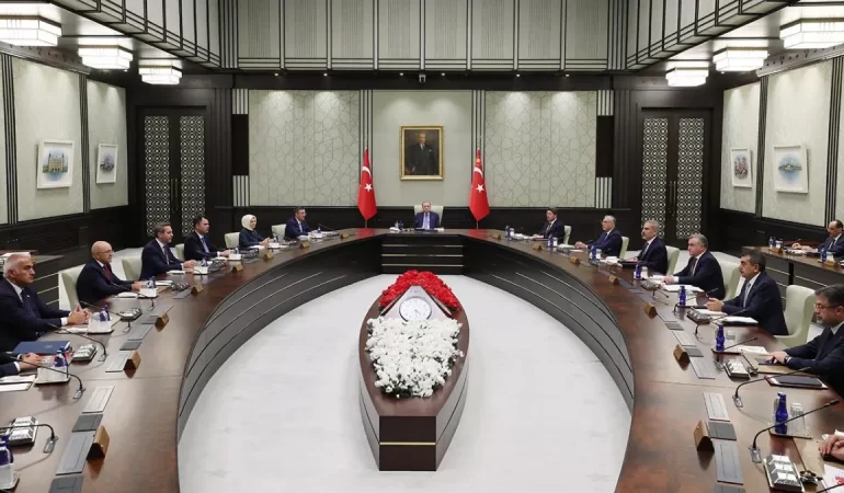 KABİNE TOPLANIYOR: ERDOĞAN-TRUMP ZİRVESİ GÜNDEMİN EN ÖNEMLİ BAŞLIKLARINDAN BİRİ OLACAK