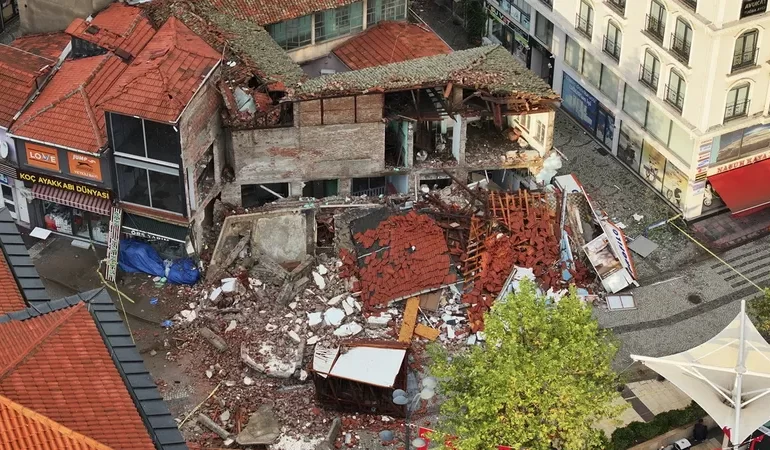 BALIKESİR’DE DEPREM FIRTINASI: GECE BOYUNCA ONLARCA ARTÇI SARSINTI YAŞANDI