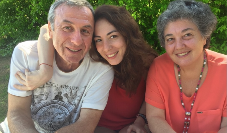 EINSTEIN’IN ŞEHRİ ALMANYA DAN KARADENİZ’İN RUHUNA :  YASEMİN OKTAY’IN KÜLTÜREL MİRASI