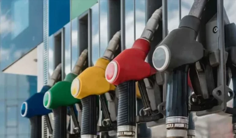 AKARYAKITTA “ÇİFTE İNDİRİM” MÜJDESİ: VATANDAŞ “NEREYE YANSIYOR?” DİYOR!