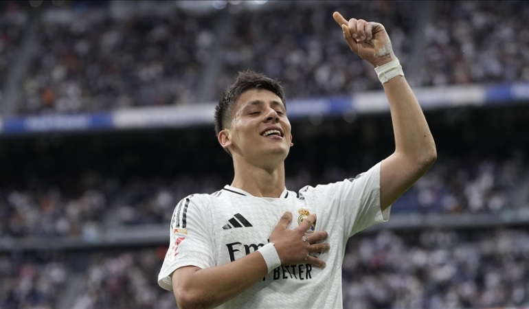 ARDA GÜLER TARİH YAZDI! REAL MADRİD’DE EKİM AYININ FUTBOLCUSU SEÇİLDİ