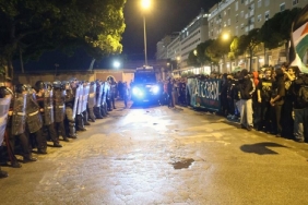 avrupada-israile-sumud-filosu-tepkisi-binlerce-kisi-sokaklara-dokuldu-0-rUFOCNwd