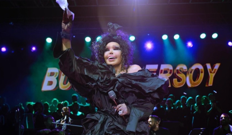 BÜLENT ERSOY’UN KONSERİNDE ŞOK ANLAR