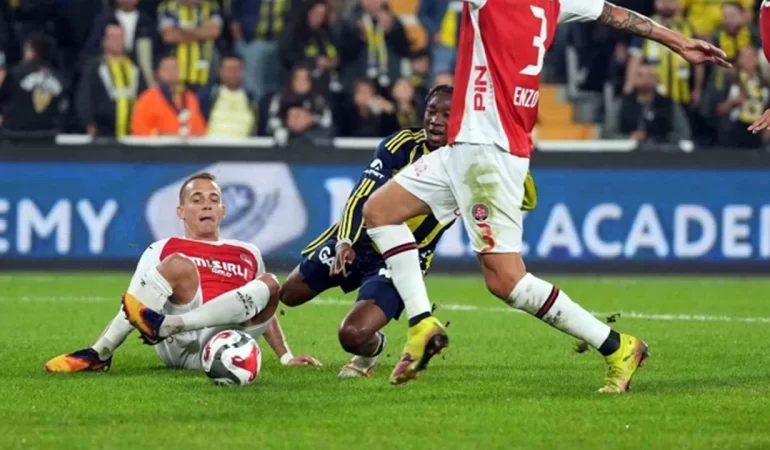 FENERBAHÇE – KARAGÜMRÜK MAÇINDAKİ PENALTI KARARI GÜNDEM OLDU: BEIN TRIO SON NOKTAYI KOYDU