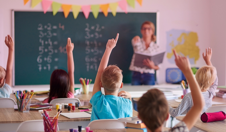 EĞİTİM SİSTEMİNDE KÖKLÜ DEĞİŞİKLİKLER GELİYOR: OKUL BAŞLAMA YAŞI VE LİSE SÜRESİ YENİDEN DÜZENLENECEK!