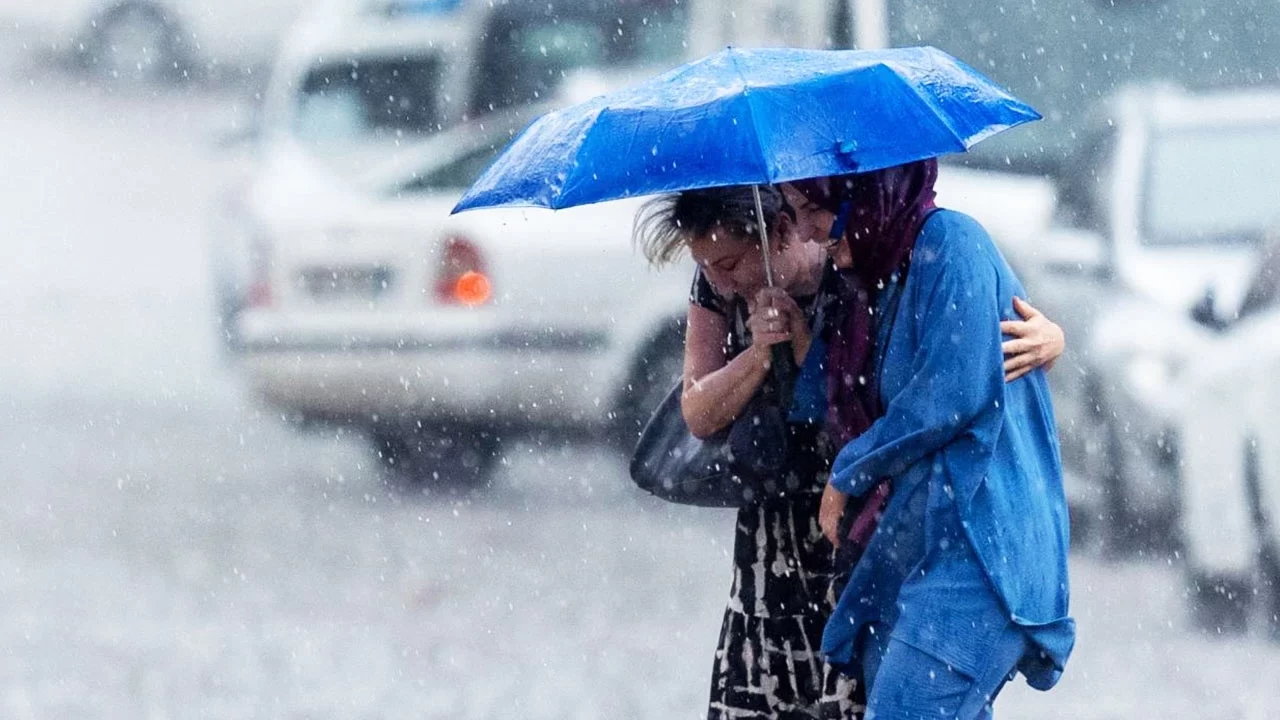 meteorolojiden-saganak-uyarisi-semsiyeleri-unutmayin-vopq